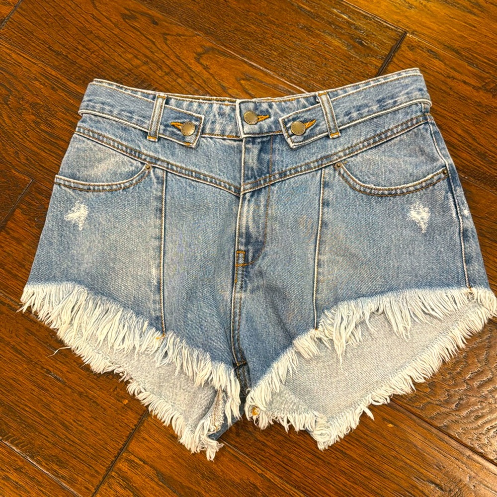 Retrofête TESS Shorts in Fringe Distressed  Bleach  Size 28